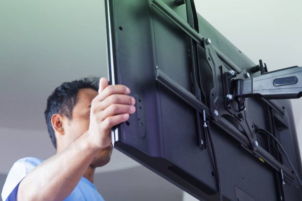 Come montare una TV a parete