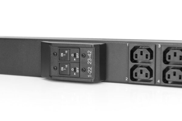 DIGITUS Smart PDU, monitoraggio ingresso, monofase, 32 A, 36 x C13, 6 x C19