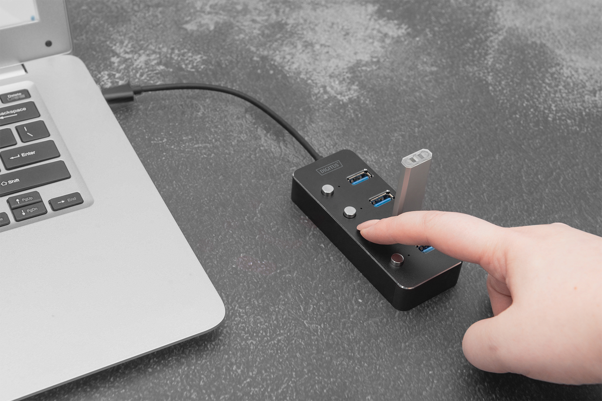DIGITUS Hub USB 3.0, 4 porte, attivabile, alloggiamento in alluminio