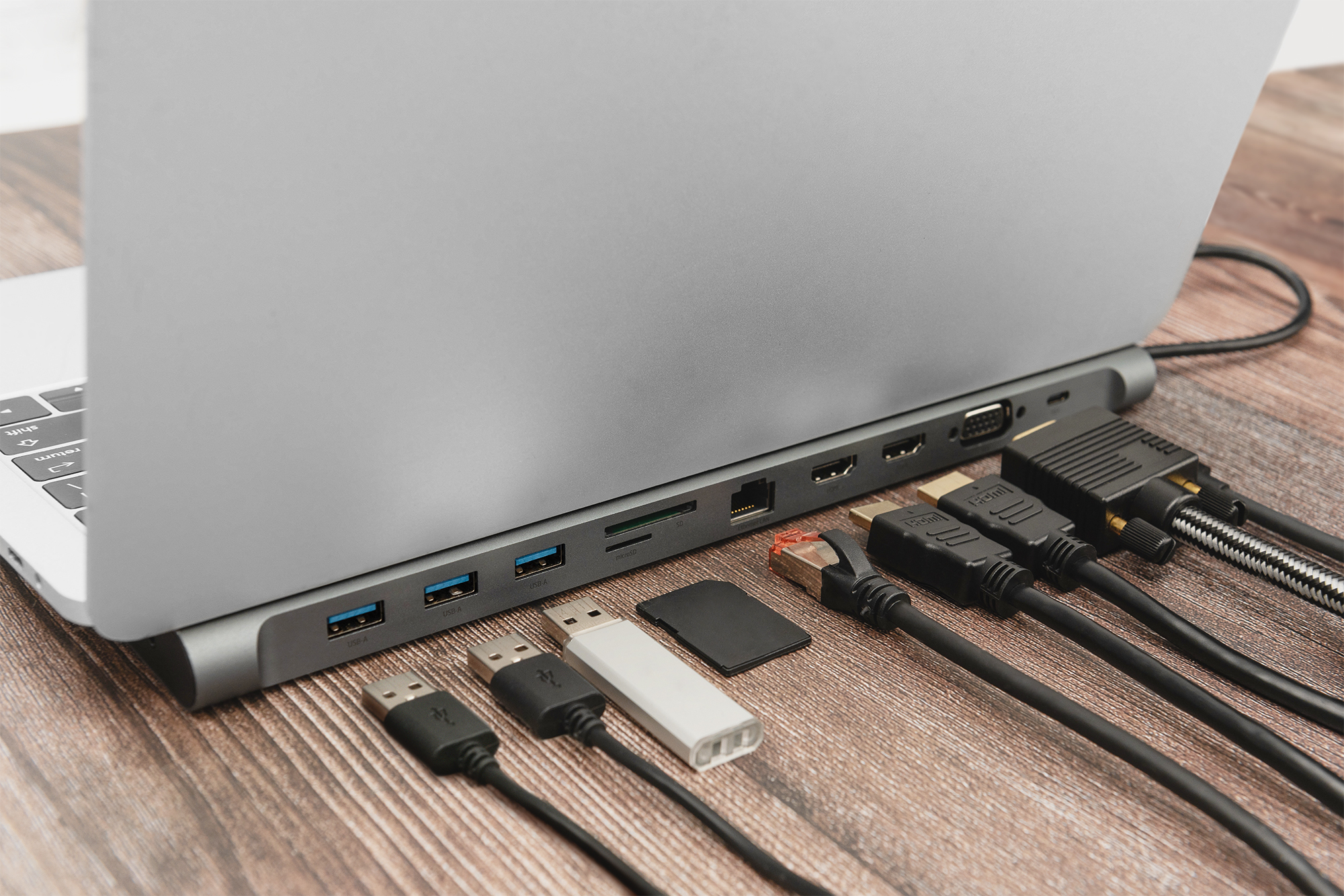 DIGITUS Dock USB-C 11 porte, grigio, 2x HDMI, VGA USB-C, 3x USB-A, RJ45, 1x 3,5mm, SD/microSD